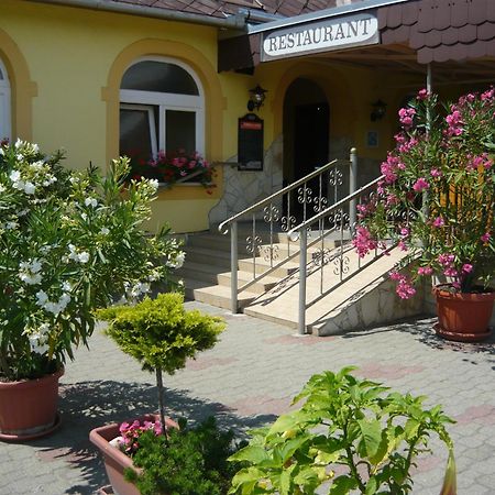 Patyi Etterem Es Hotel Bögöte Εξωτερικό φωτογραφία