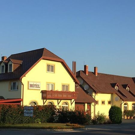 Patyi Etterem Es Hotel Bögöte Εξωτερικό φωτογραφία
