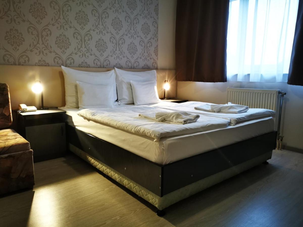 Patyi Etterem Es Hotel Bögöte Εξωτερικό φωτογραφία