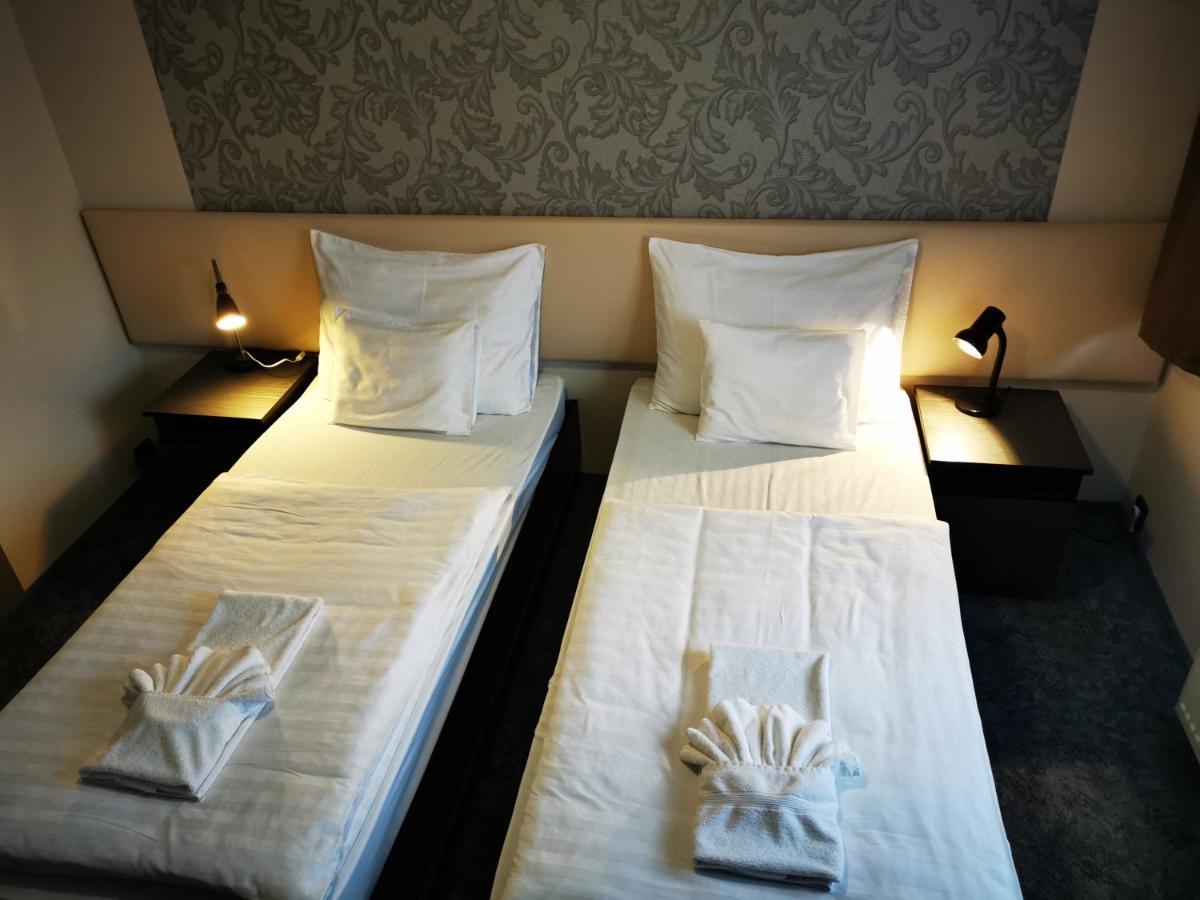 Patyi Etterem Es Hotel Bögöte Εξωτερικό φωτογραφία