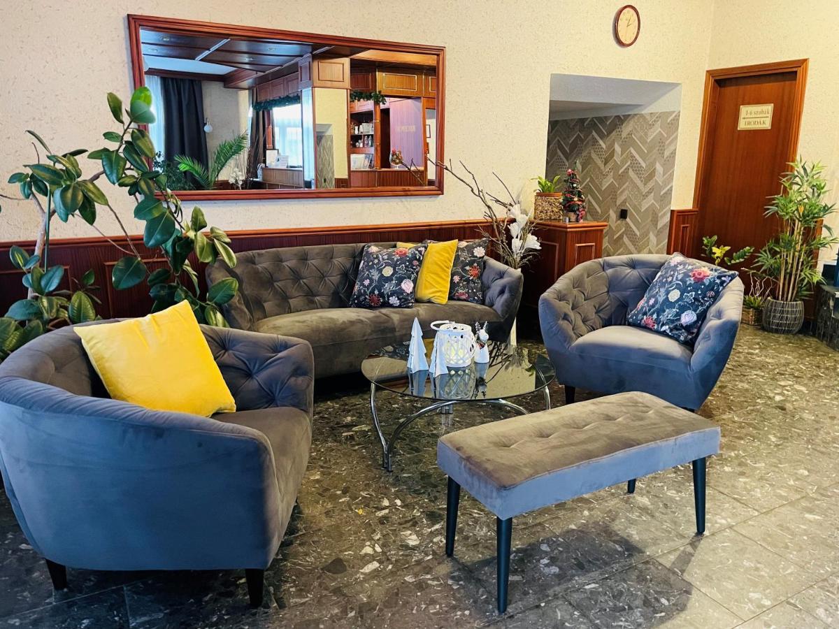 Patyi Etterem Es Hotel Bögöte Εξωτερικό φωτογραφία