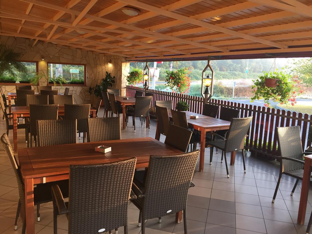Patyi Etterem Es Hotel Bögöte Εξωτερικό φωτογραφία