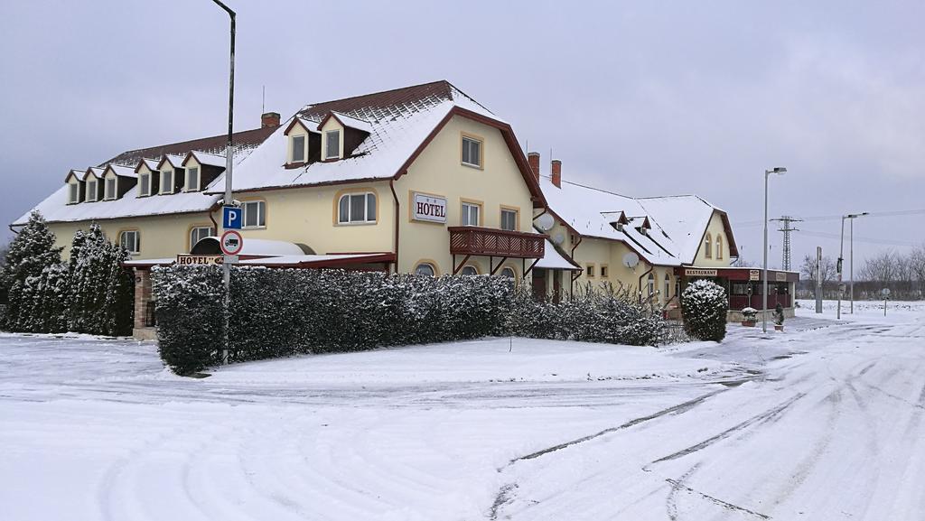 Patyi Etterem Es Hotel Bögöte Εξωτερικό φωτογραφία