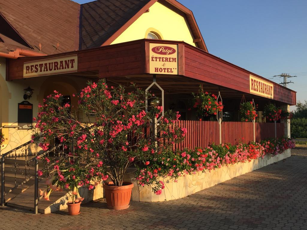 Patyi Etterem Es Hotel Bögöte Εξωτερικό φωτογραφία